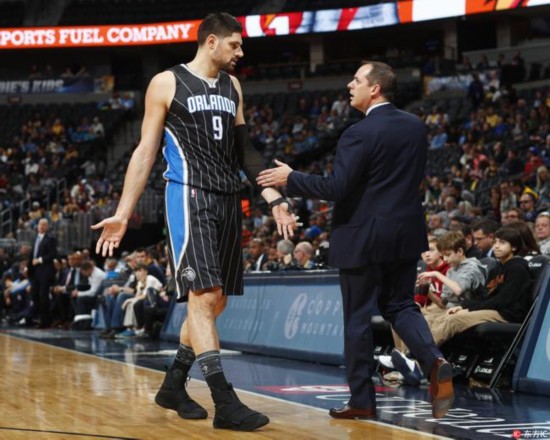 续在下届世 续在下届世